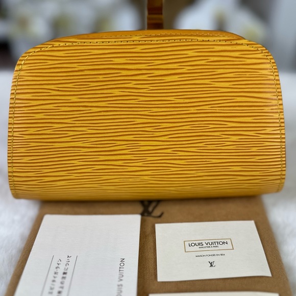 Like 🆕 Louis Vuitton Pouch Dauphine PM Epi Leather in Yellow - Preloved - Picture 4 of 16